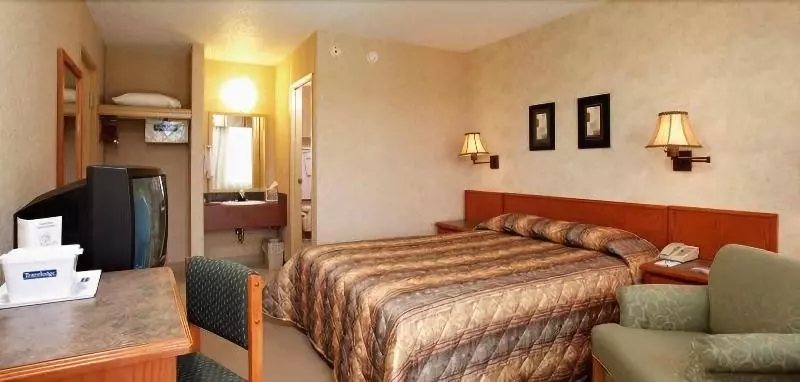 Отель Langley Hwy