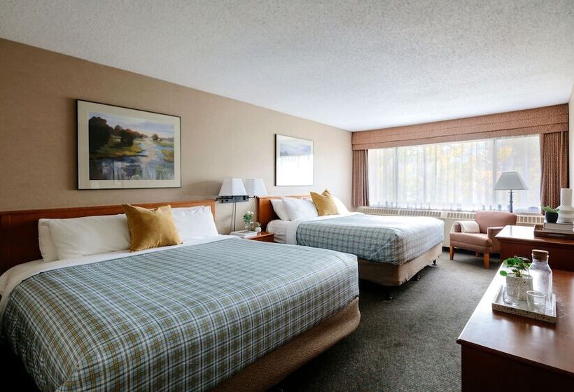 هتل Lobstick Lodge