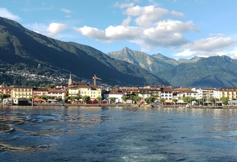 בית מלון כפרי New Elvezia