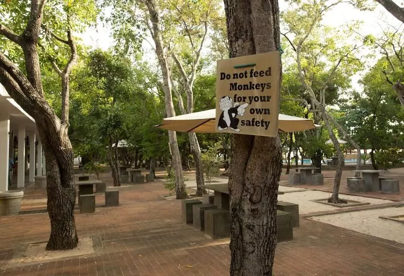 Hotel Nilaveli Beach