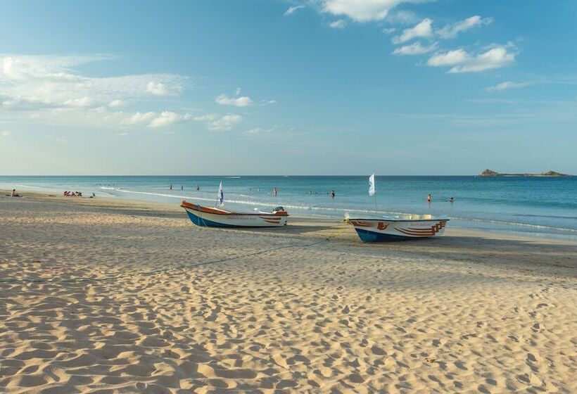 فندق Nilaveli Beach