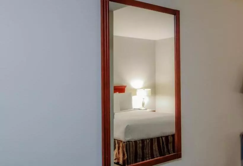 Hotelli Scott S Inn & Suites