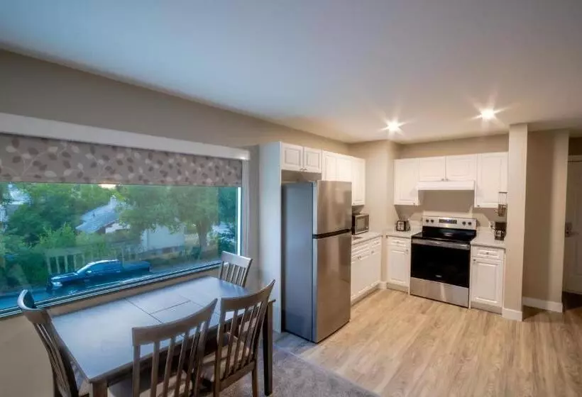 Hotelli Scott S Inn & Suites