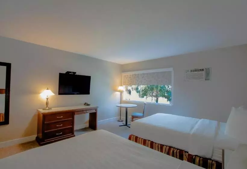 Hotelli Scott S Inn & Suites