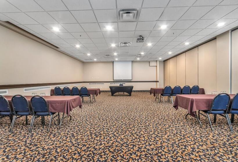 Seven Oaks Hotel Regina