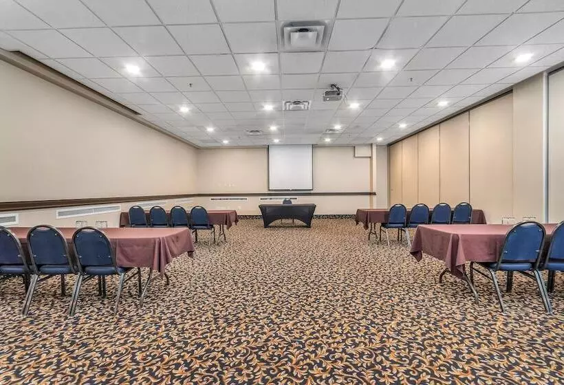 Seven Oaks Hotel Regina