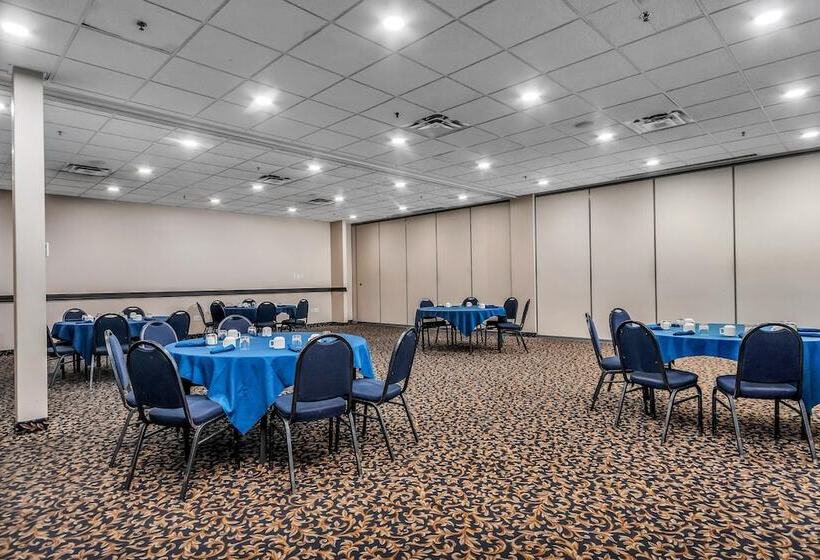 Seven Oaks Hotel Regina