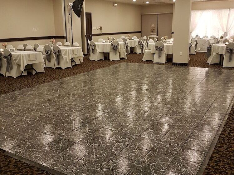 Seven Oaks Hotel Regina