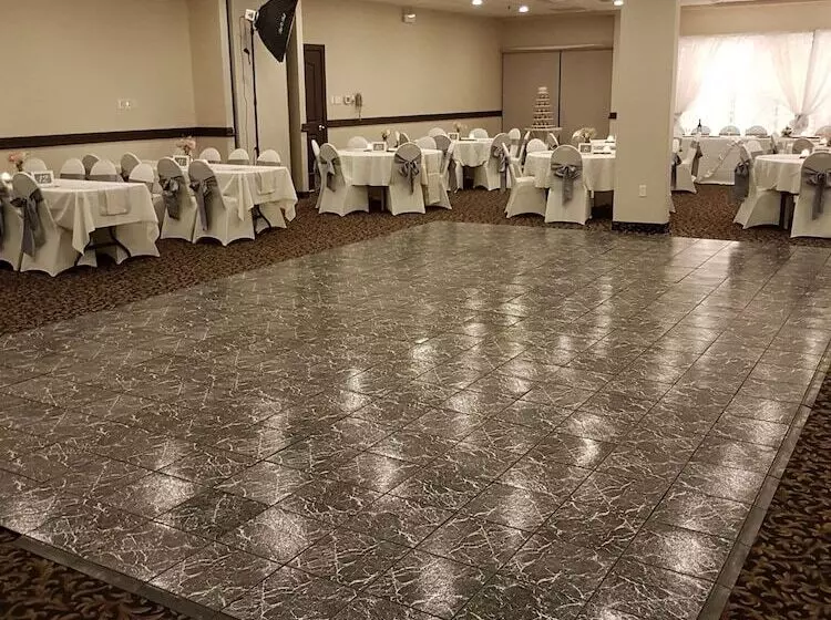 Seven Oaks Hotel Regina