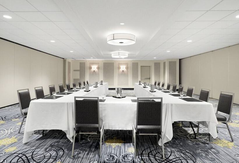 هتل Sheraton Cavalier Saskatoon