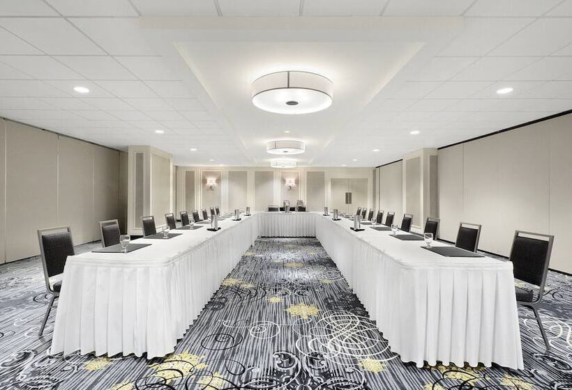 هتل Sheraton Cavalier Saskatoon