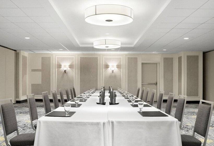 هتل Sheraton Cavalier Saskatoon