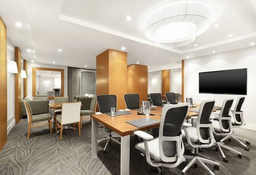 هتل Sheraton Cavalier Saskatoon