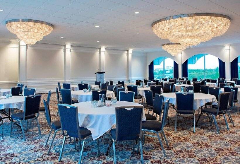 هتل Sheraton Cavalier Saskatoon