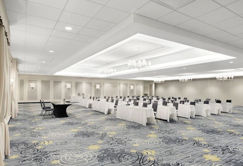 هتل Sheraton Cavalier Saskatoon