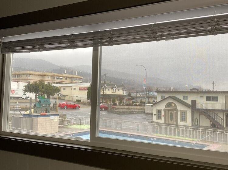 Hotel Super 8 By Wyndham Penticton