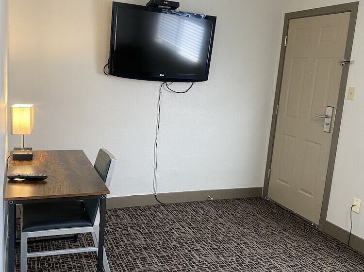 Hotel Super 8 By Wyndham Penticton