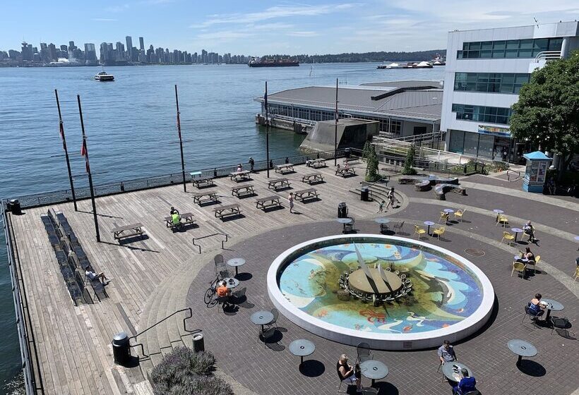 בית מלון כפרי The Lonsdale Quay