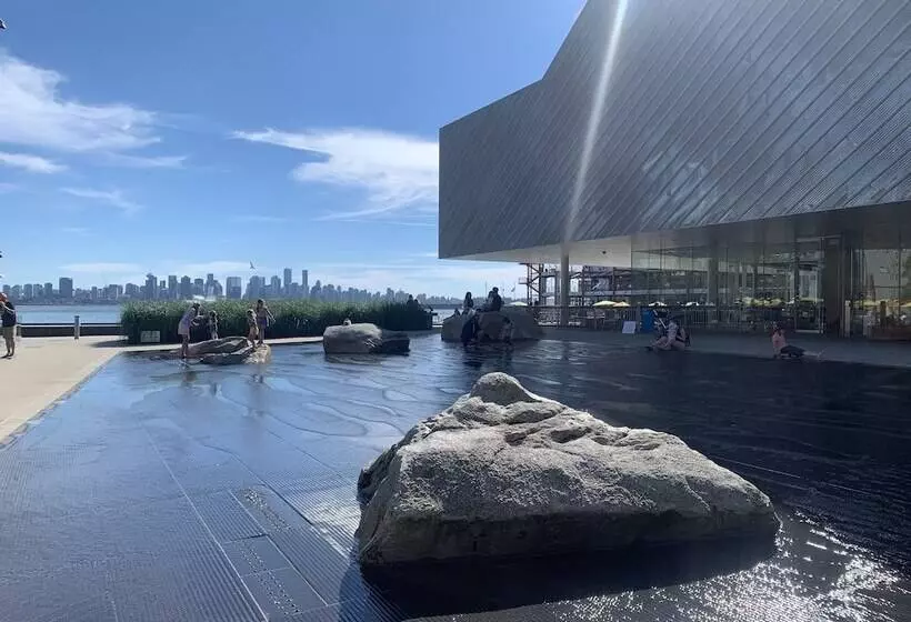 ホテル The Lonsdale Quay