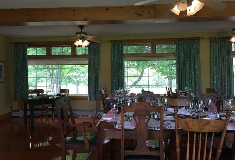 Hotel The Normaway Inn