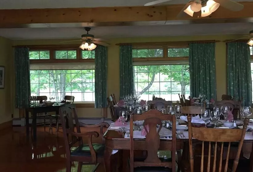 Hotelli The Normaway Inn