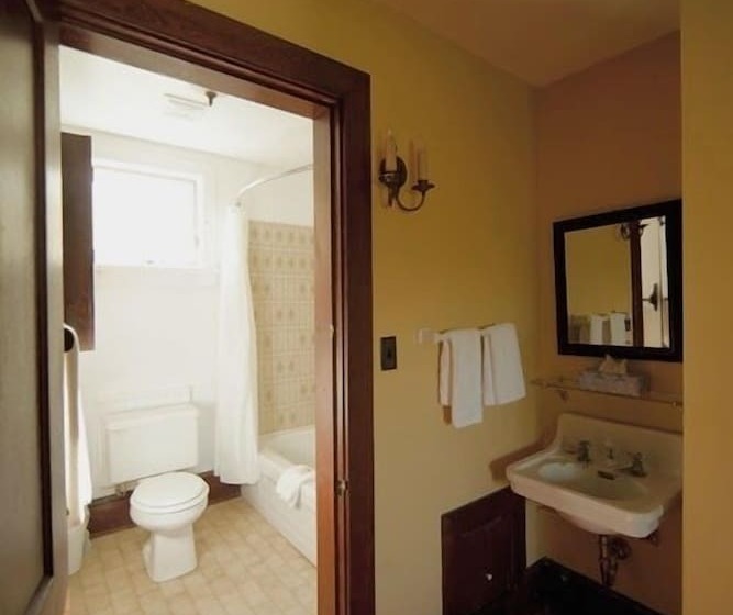 Hotel The Normaway Inn