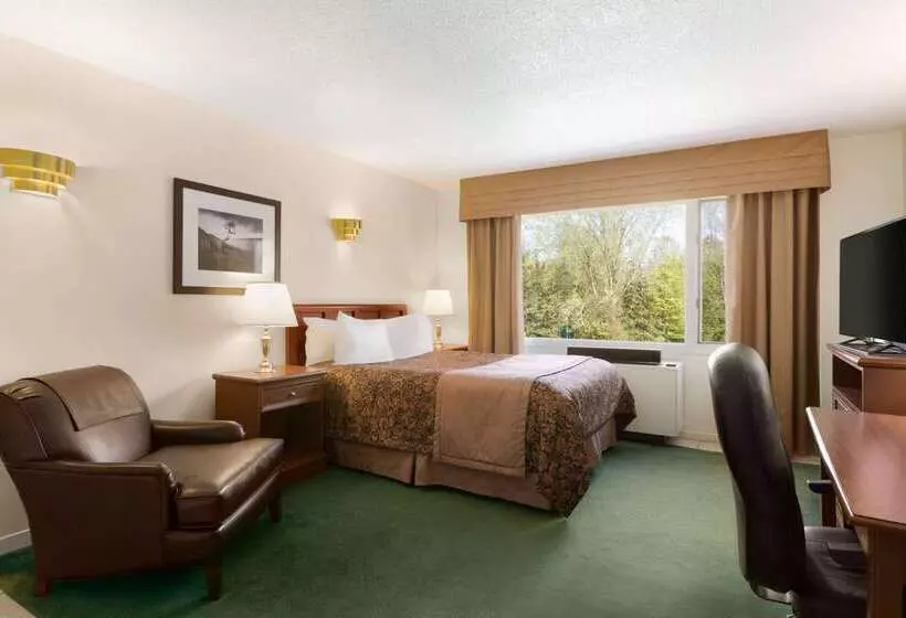 فندق Travelodge By Wyndham Simcoe