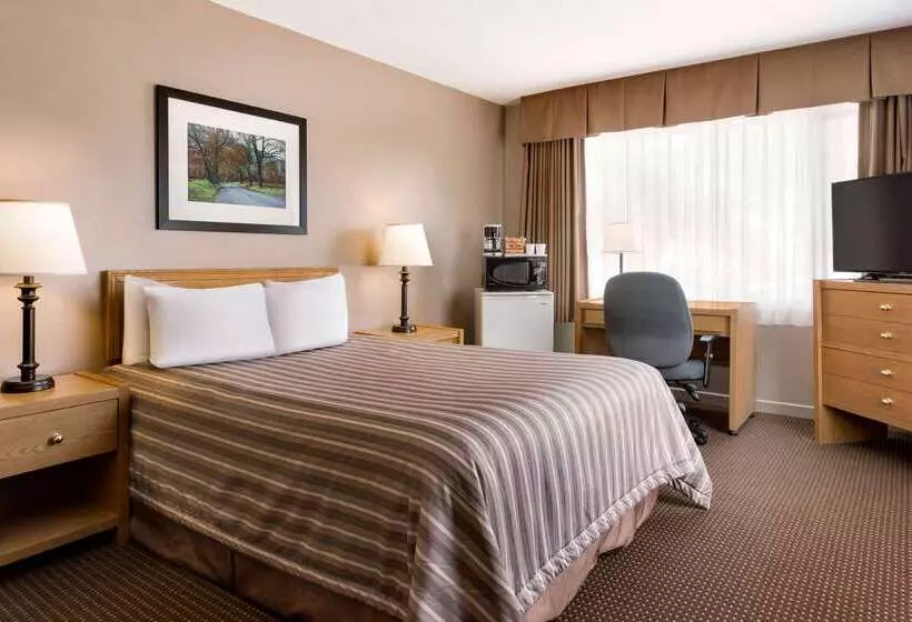 فندق Travelodge By Wyndham Simcoe