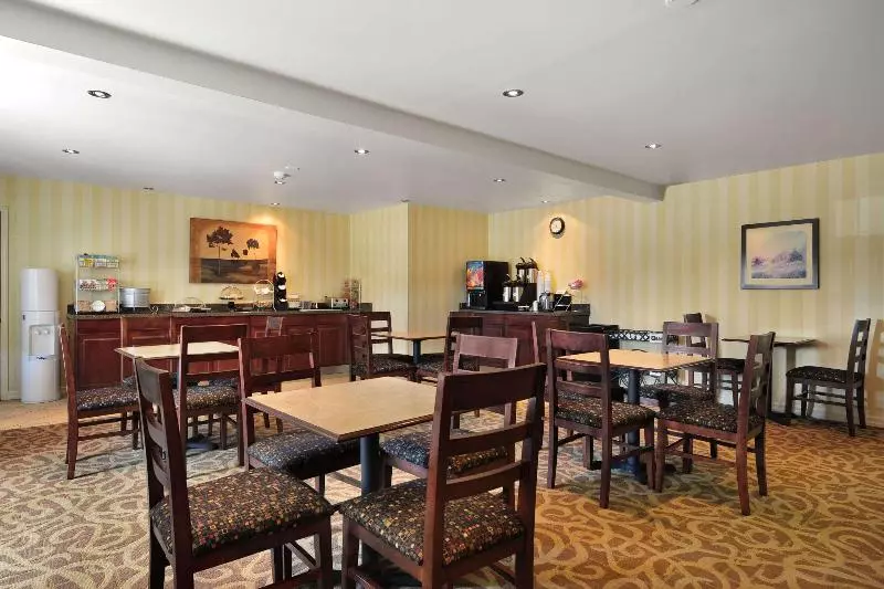 فندق Travelodge By Wyndham Simcoe