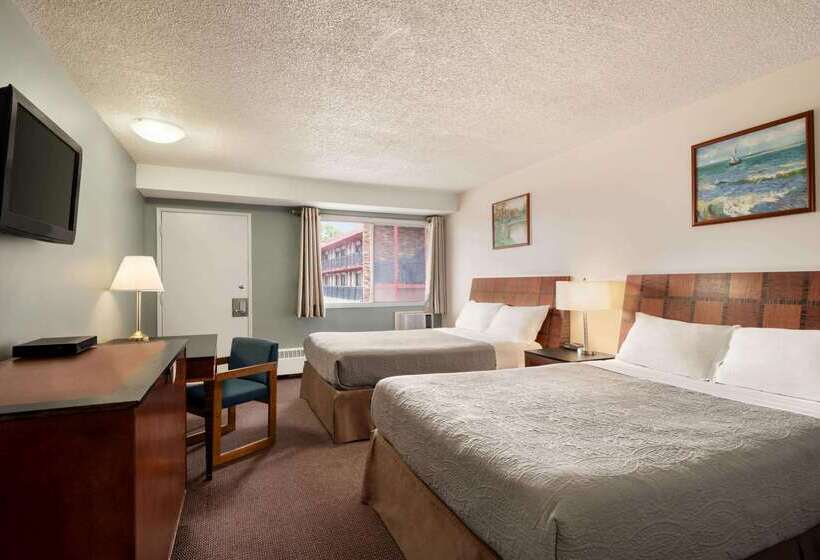 هتل Travelodge By Wyndham Swift Current