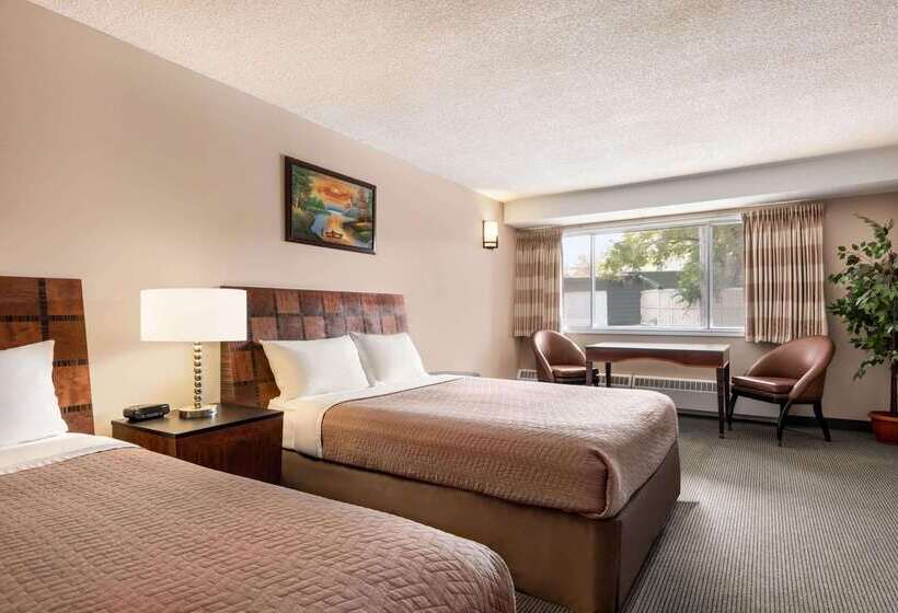 هتل Travelodge By Wyndham Swift Current