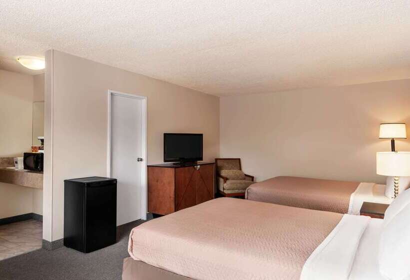 هتل Travelodge By Wyndham Swift Current