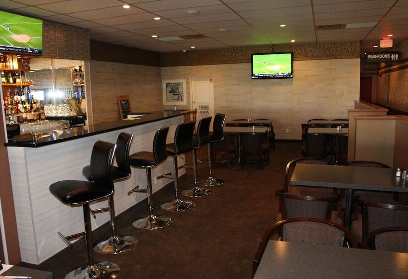 هتل Travelodge By Wyndham Swift Current