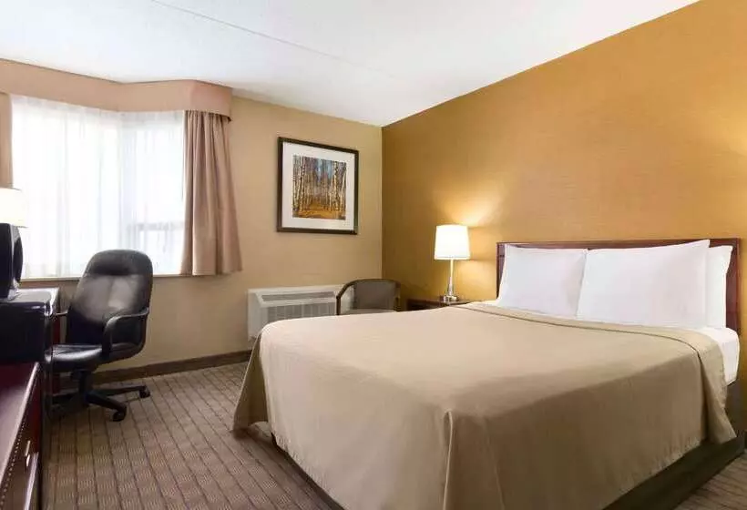 Отель Travelodge By Wyndham Toronto East