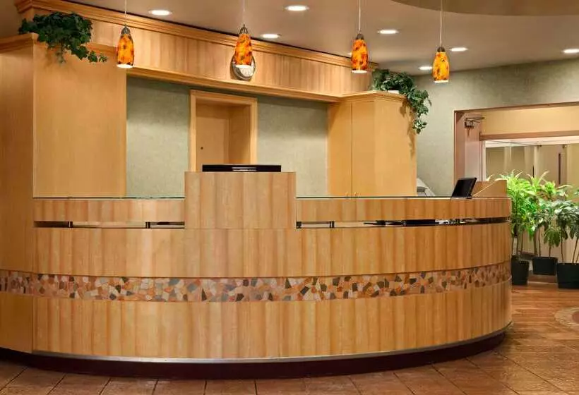 فندق Travelodge By Wyndham Winnipeg East