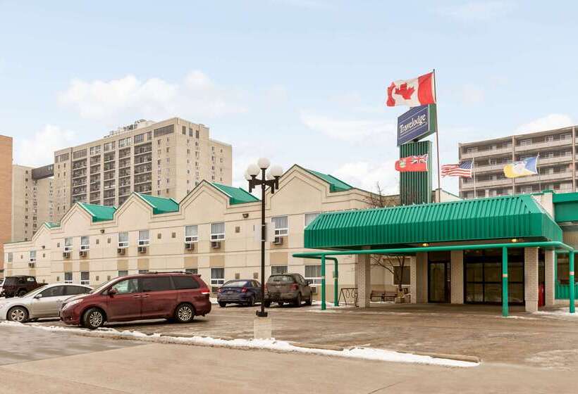 هتل Travelodge By Wyndham Winnipeg East
