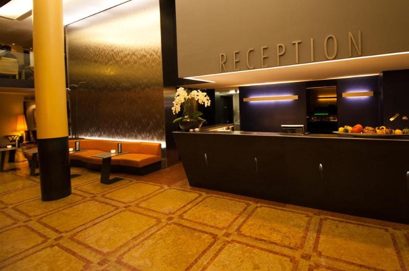 هتل Central Plaza