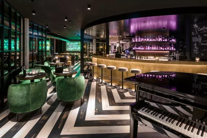 Отель Central Plaza