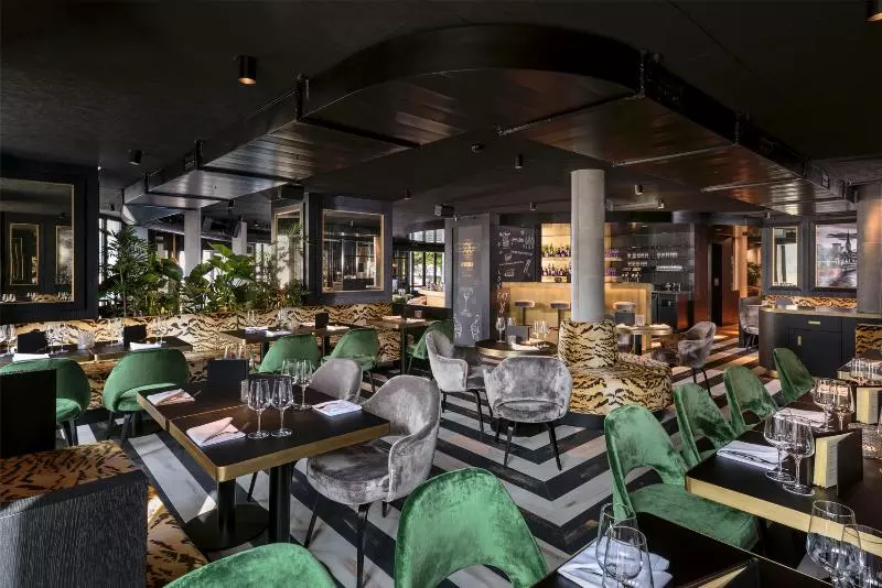 Отель Central Plaza