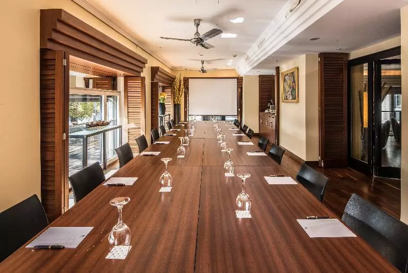 Отель Central Plaza