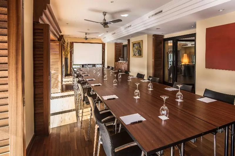 Отель Central Plaza