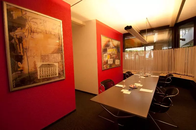 Отель Central Plaza