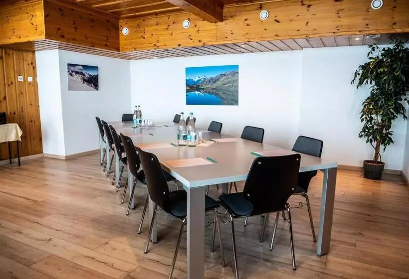 ホテル Hôtel Alpina   Swiss Ski & Bike Lodge Grimentz