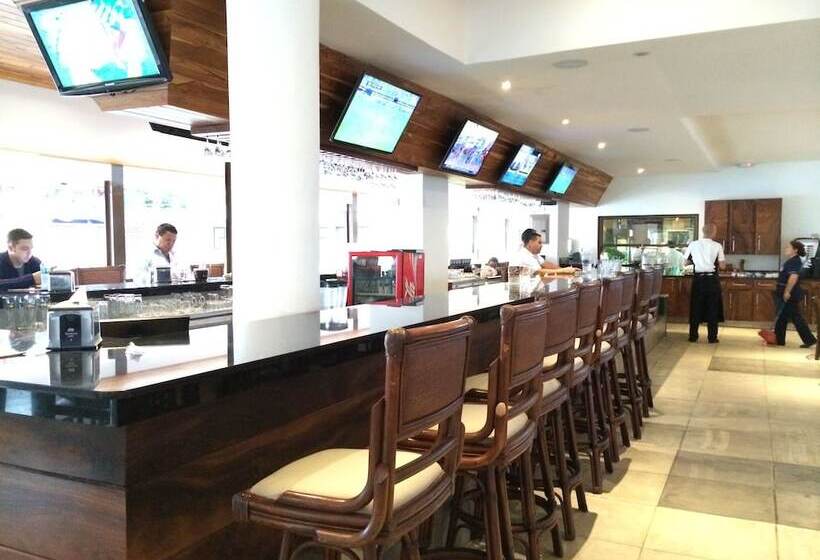 فندق Costa Rica Tennis Club &