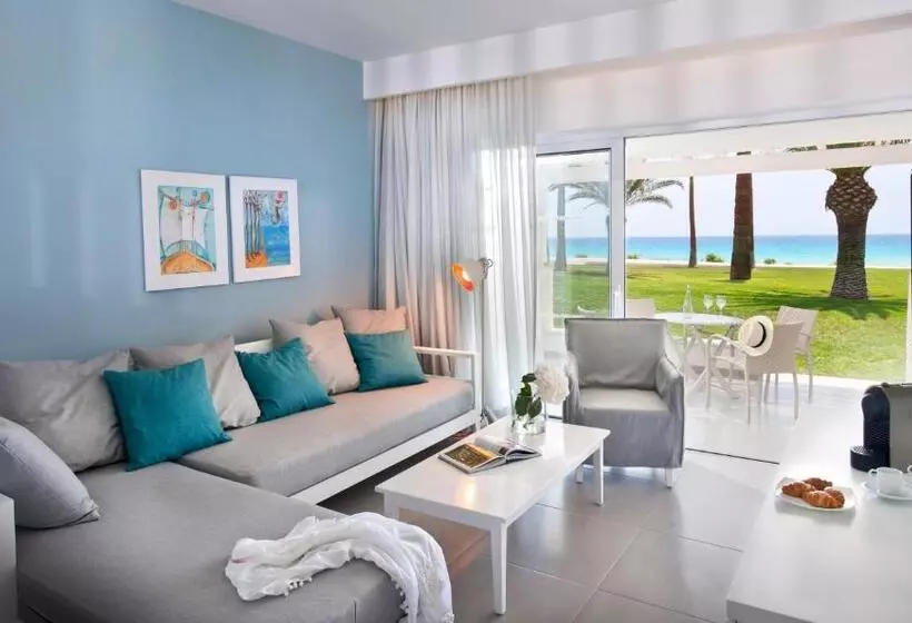 هتل Nissi Beach Resort