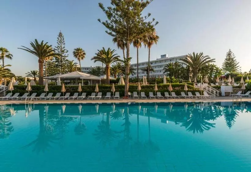 هتل Nissi Beach Resort