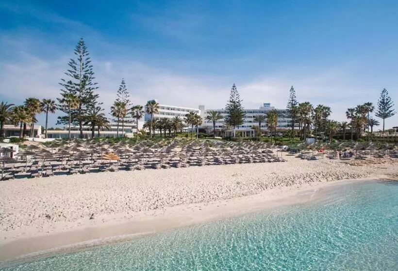 هتل Nissi Beach Resort