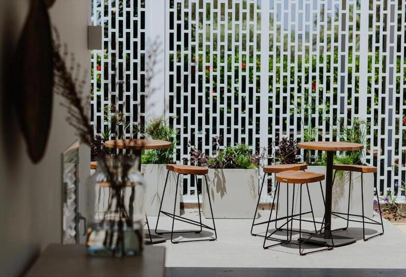 בית מלון כפרי Nissi Beach Resort