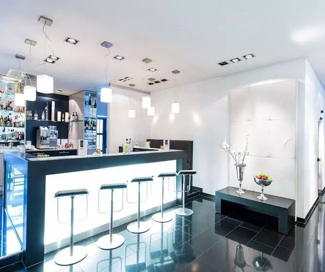 هتل Aquis Grana City