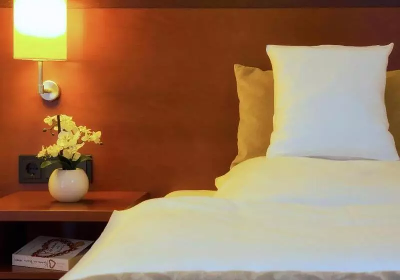 هتل Aquis Grana City